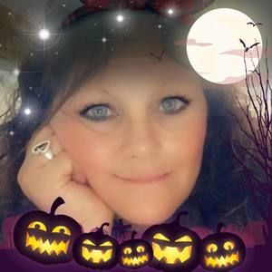 Meet your Posher, Eva